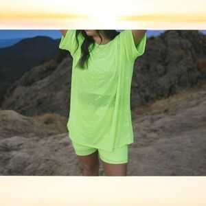 NWT 2 Fly Neon Green- Yellow T-Shirt Size L/XL